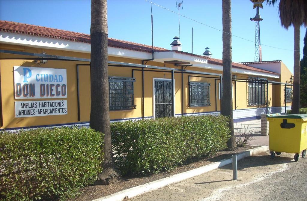 Hostal Don Diego San Juan Del Puerto Luaran gambar