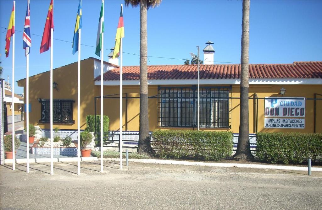 Hostal Don Diego San Juan Del Puerto Luaran gambar